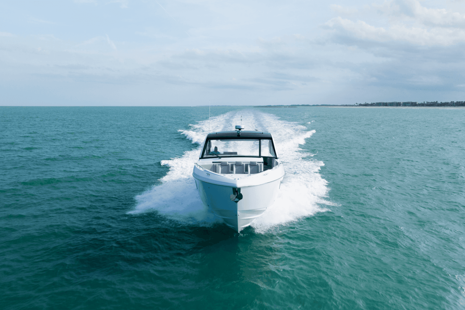 2026 Cruisers Yachts 50GLS OB - Image 3