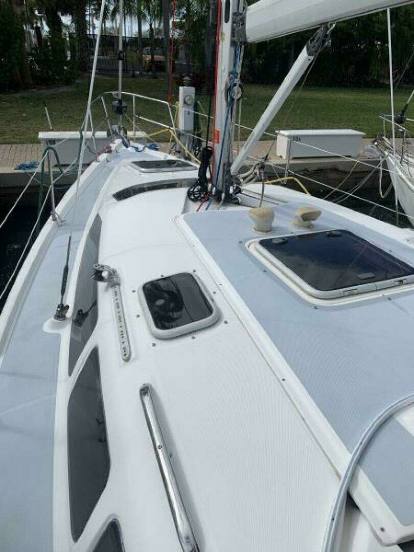 2001 Hunter 340 - Image 5