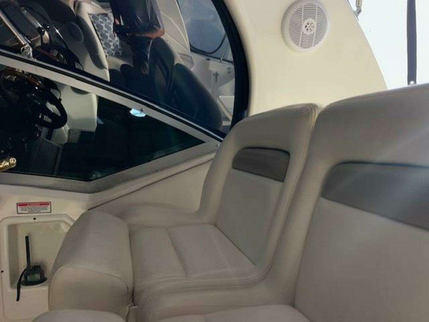 2005 Sea Ray 320 Sundancer - Image 14