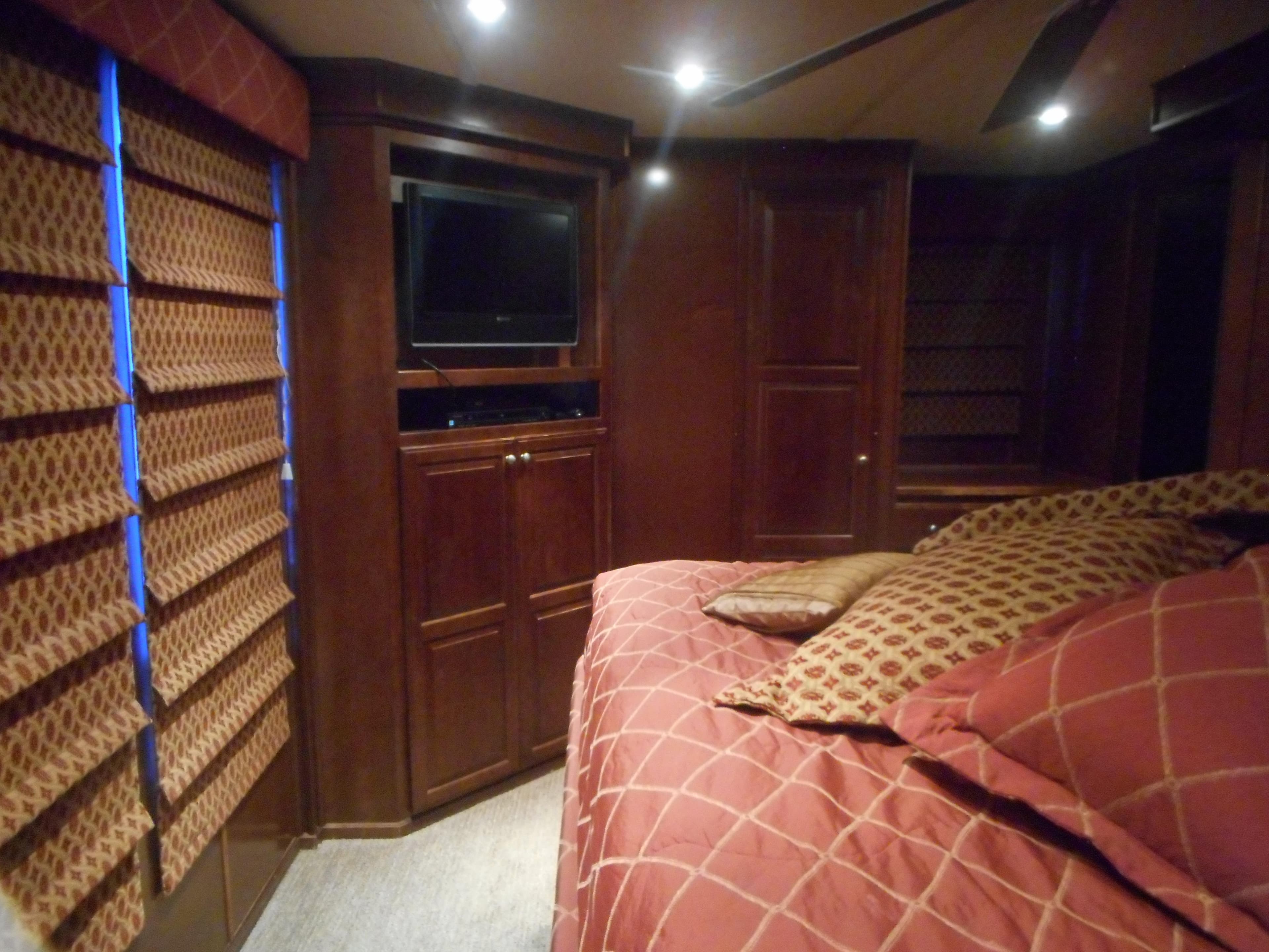 Luxurious bedroom in Sharpe Kohala Sun Trip 2008 houseboat.