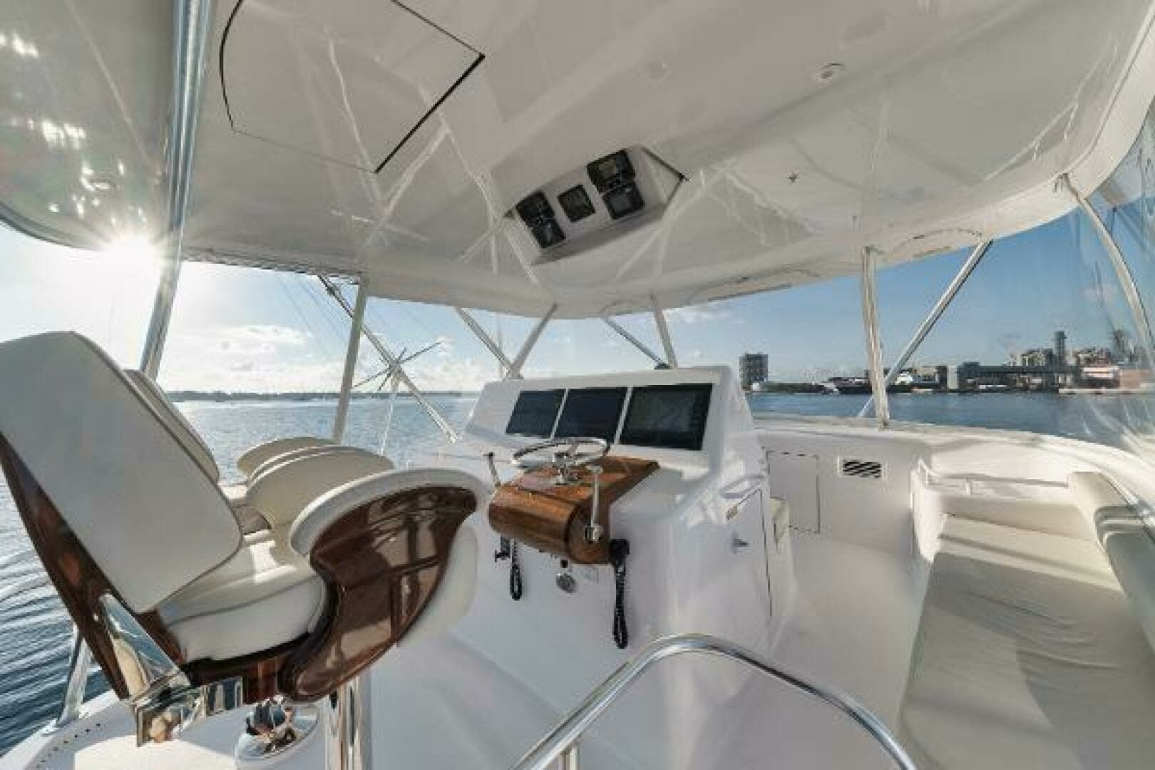2018 Hatteras GT54 - Image 19