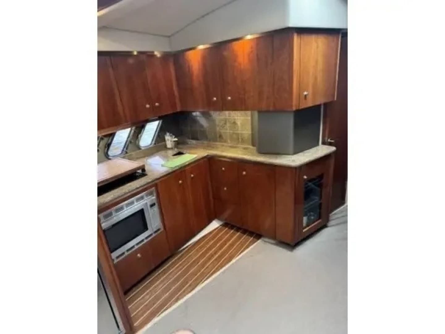 2008 Cruisers 460 Express - Image 11