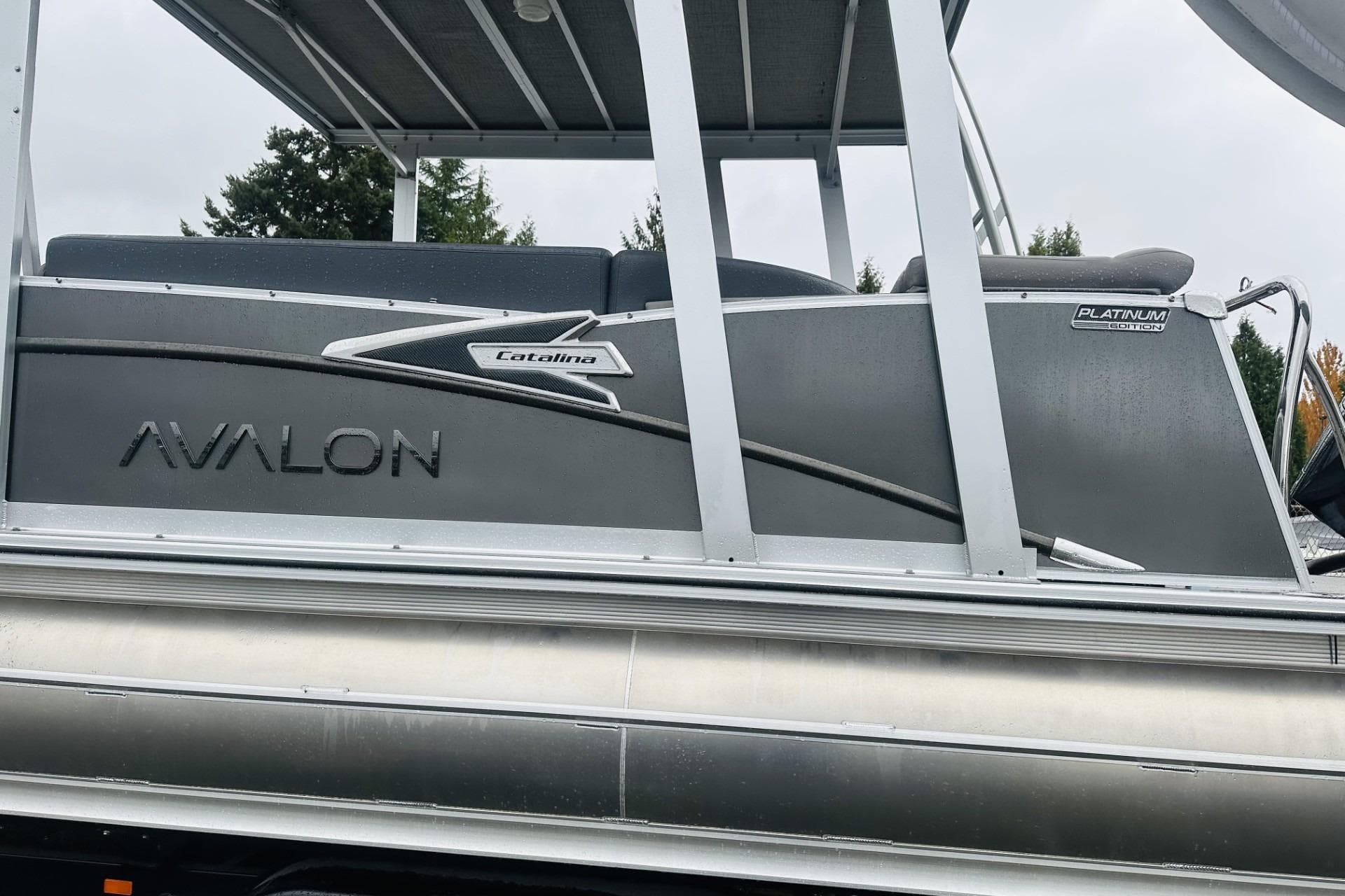 2025 Avalon Catalina Cruise Funship 25' Platinum Edition pontoon boat, side view.