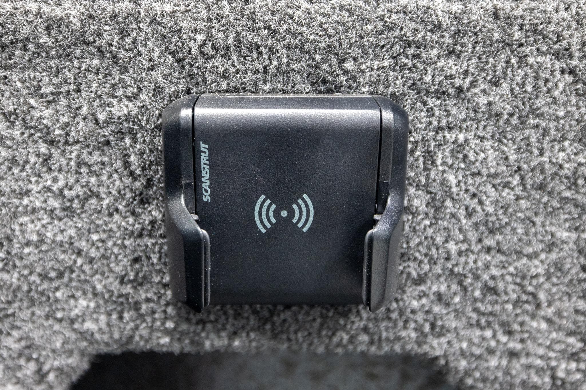Scanstrut wireless charging mount on 2026 Lund 2075 Impact XS boat.