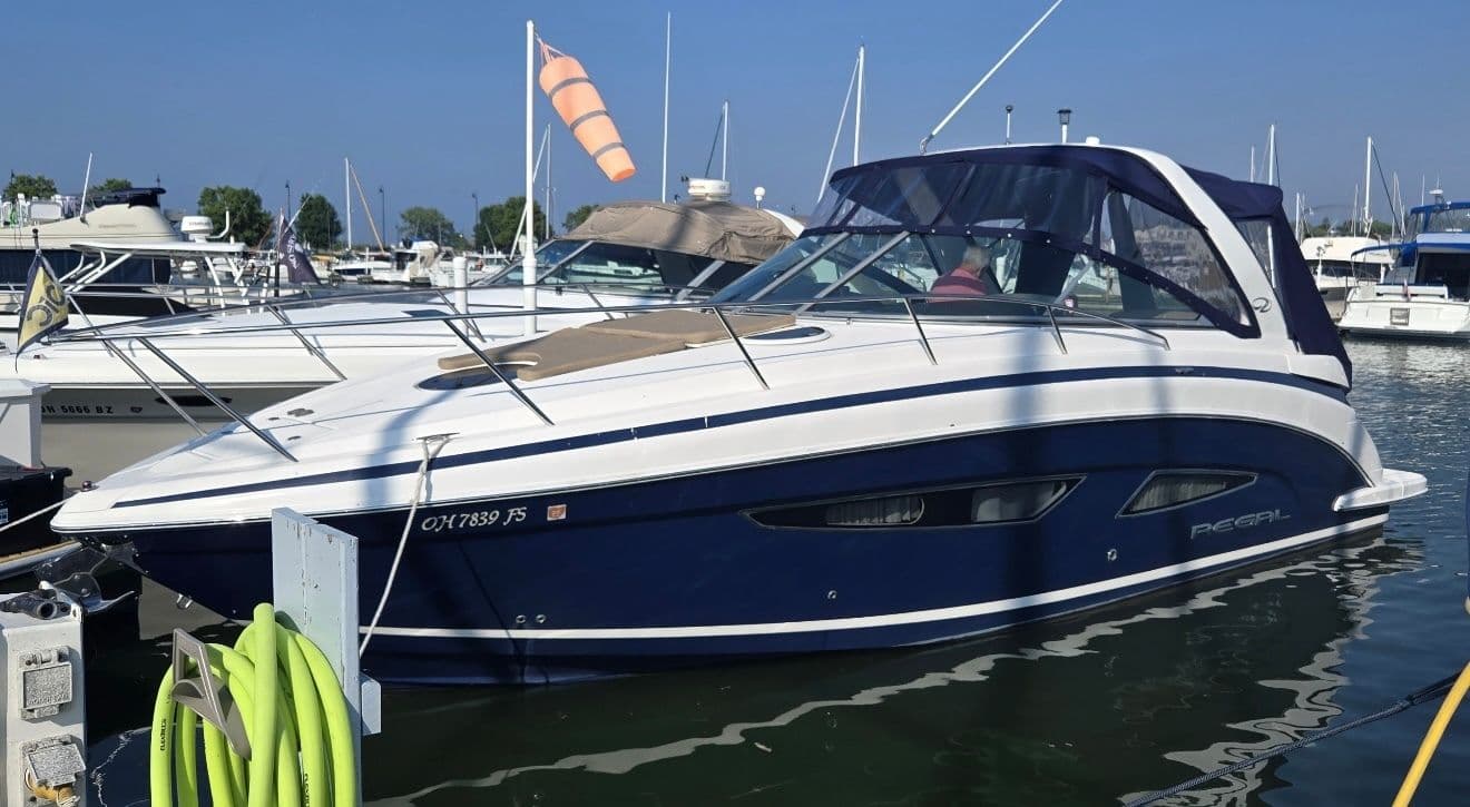 2015 REGAL 32 EXPRESS - Image 1