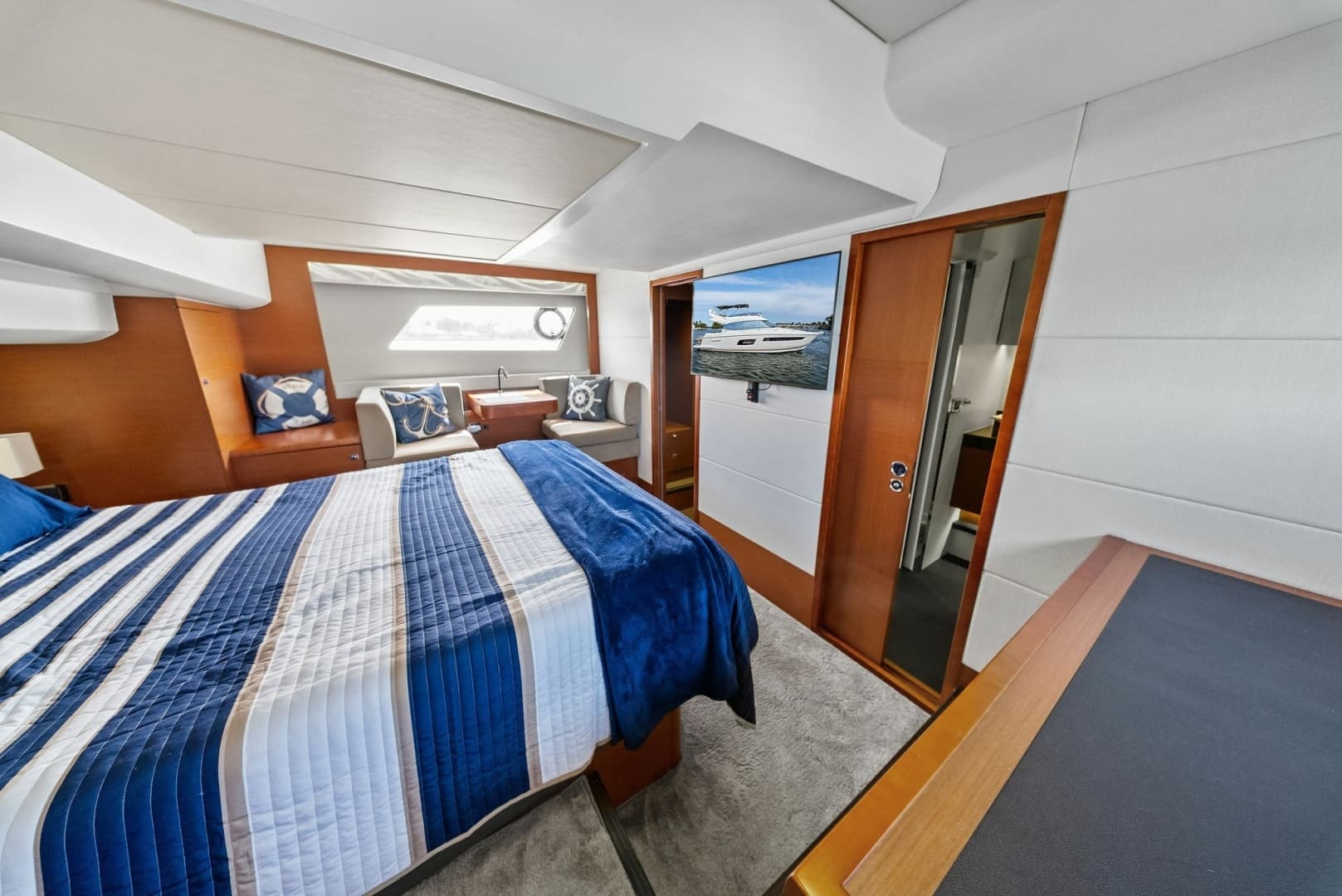 2015 Prestige 550 - Image 37