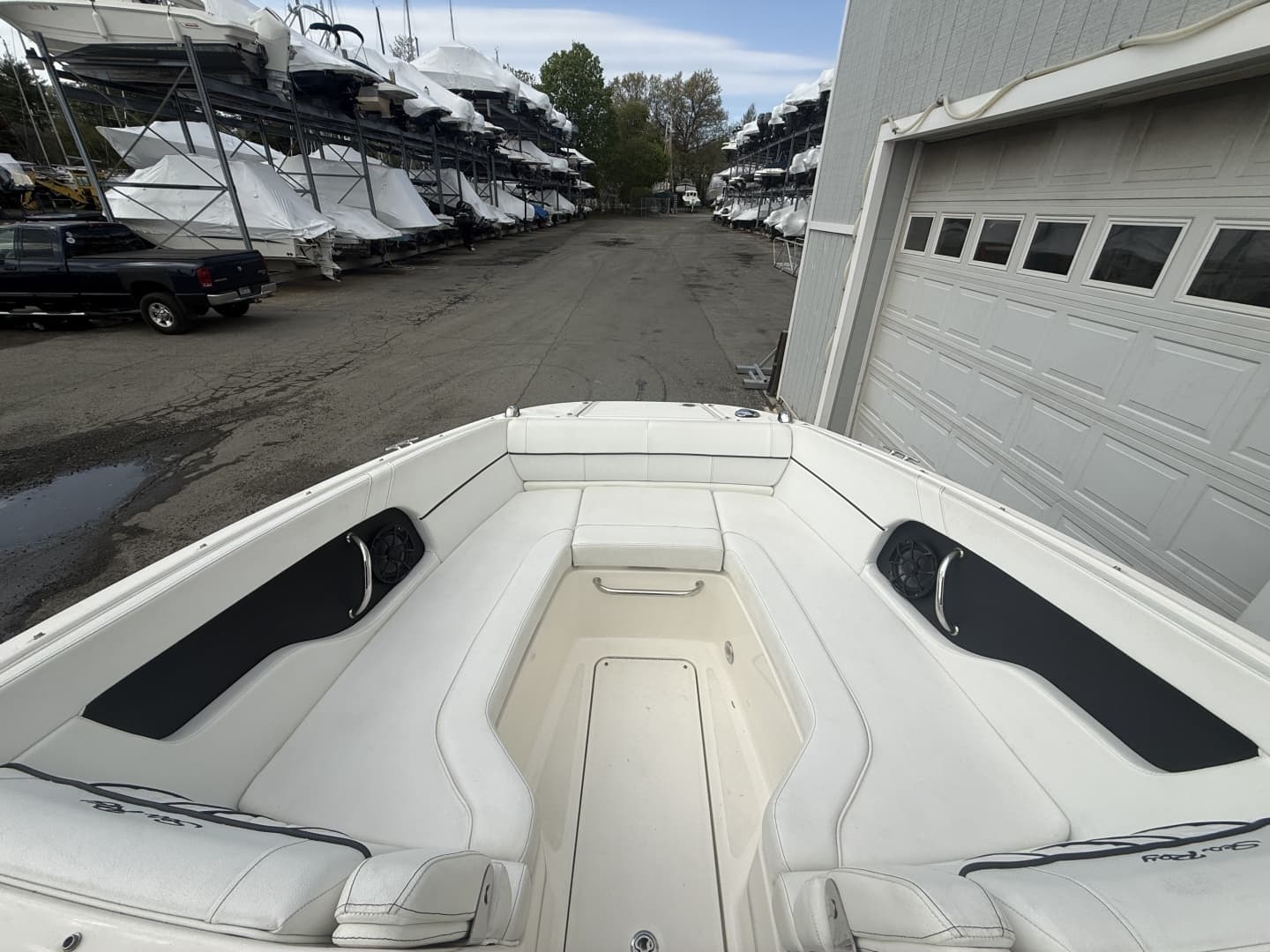 2015 Sea Ray 240 Sundeck - Image 14