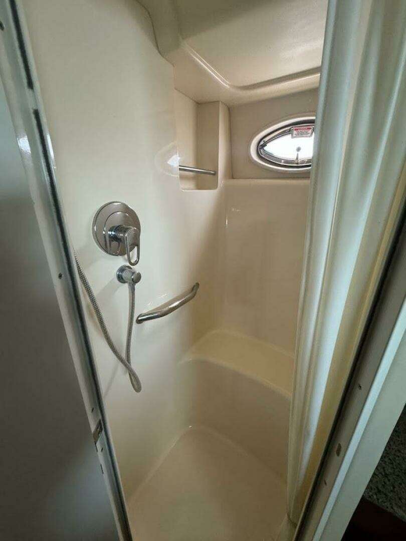2006 Sea Ray 40 Motoryacht - Image 38