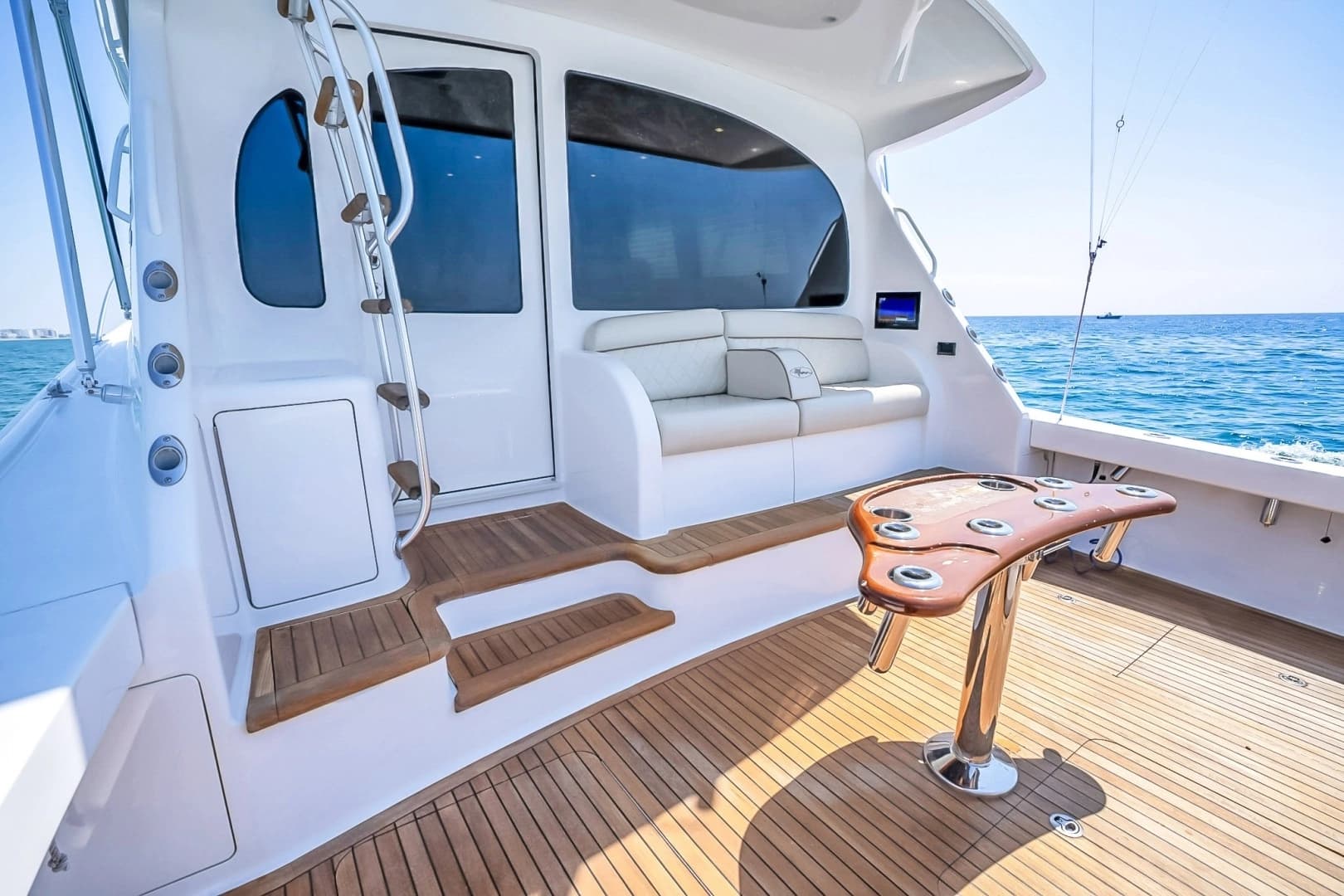 2021 Viking 48 Convertible - Image 3