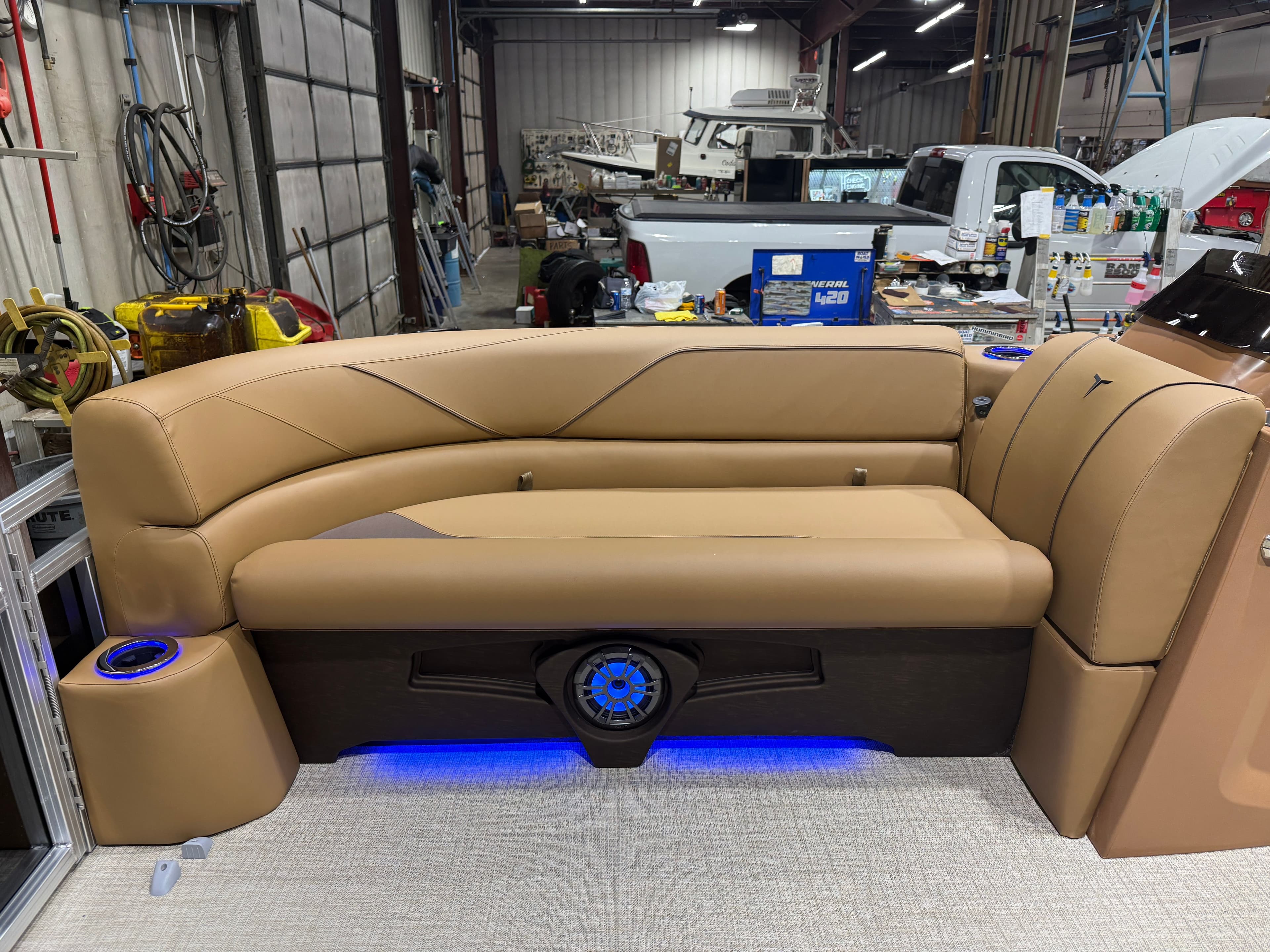 2026 Tahoe Sport 2385 Swingback (VRB) Tritoon & Honda 4-Stroke EFI - 28