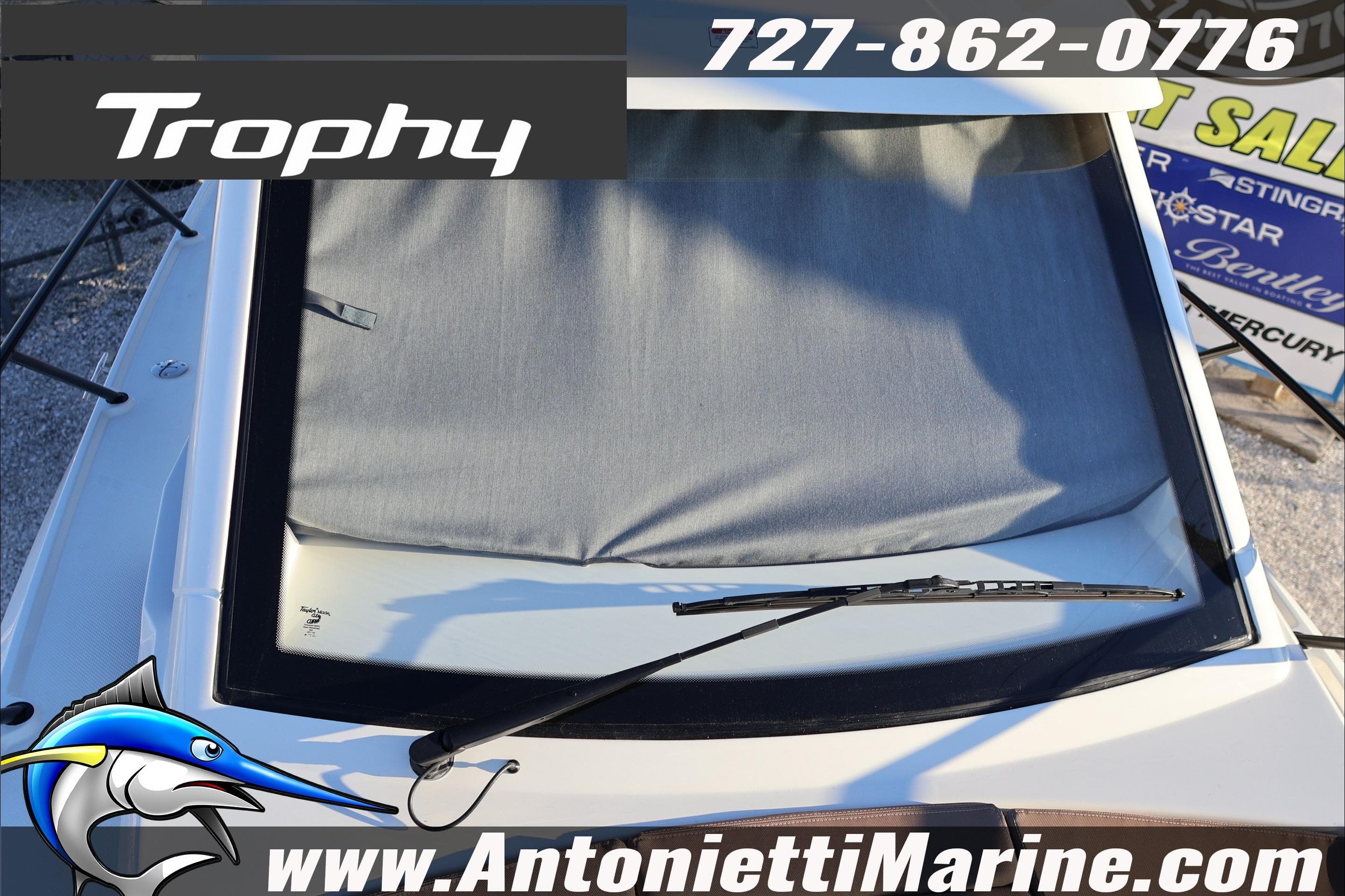 Bayliner Trophy T23 Explorer 2026 boat with windshield cover, displayed at Antonietti Marine.