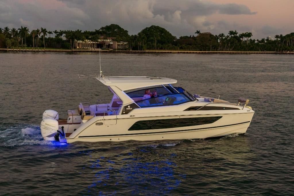 2023-Aquila-36-Sport-MarineMax