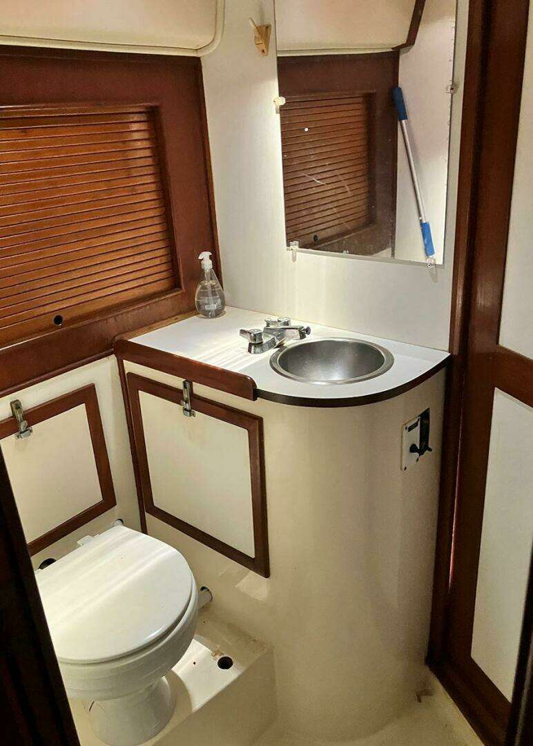 2002 Jeanneau 43DS - Image 12