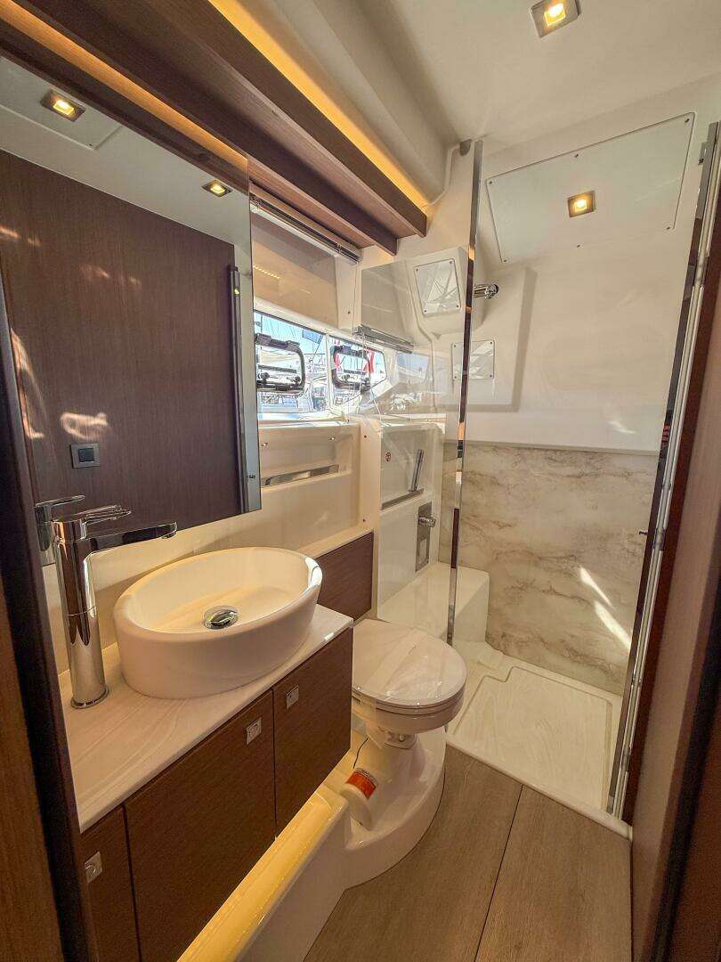 2026 Wellcraft 44 Explorer - Image 10