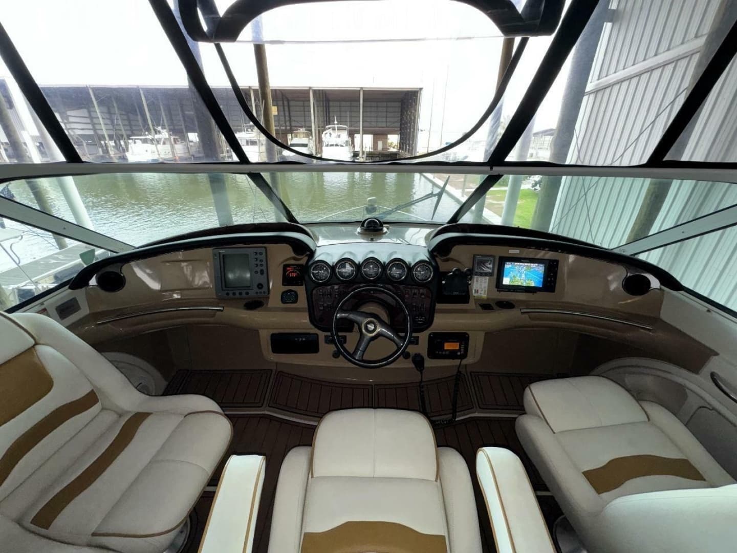 2001 Carver 466 MY - Image 15