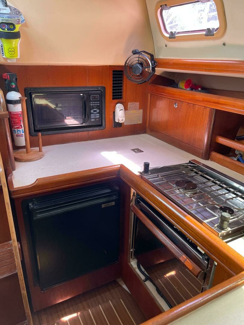 2006 Hunter 33 - Image 7