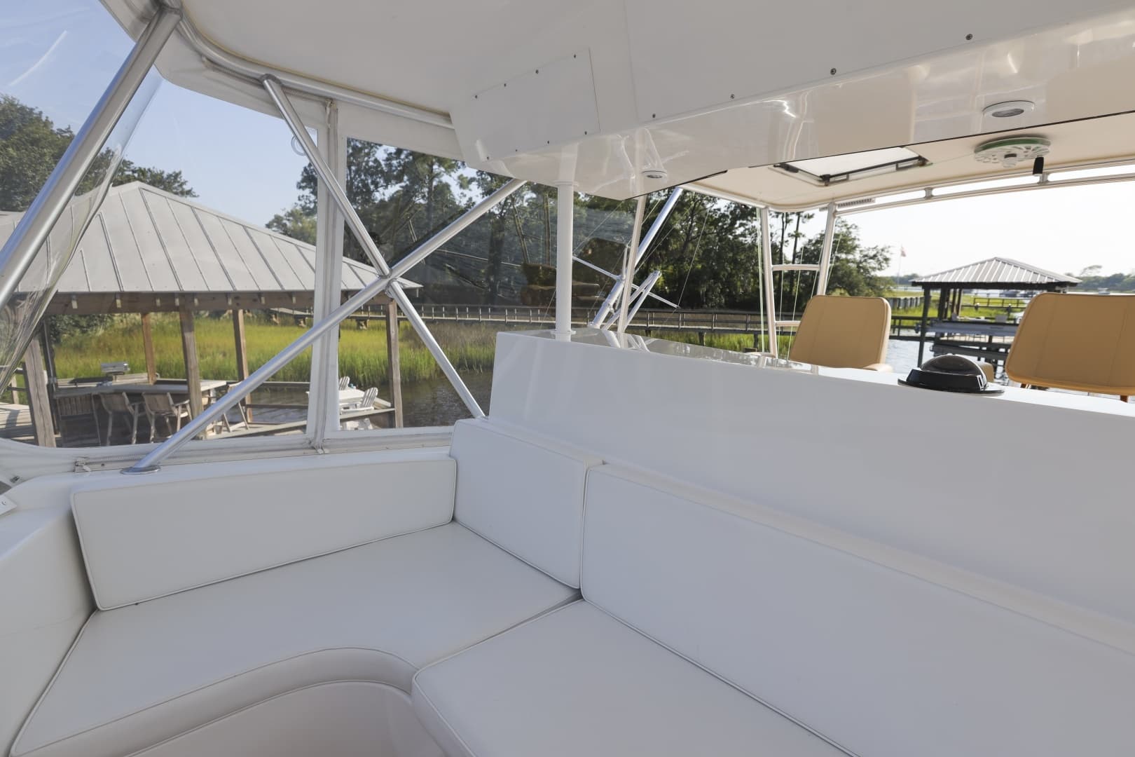 2001 Viking 50 Convertible - Image 9
