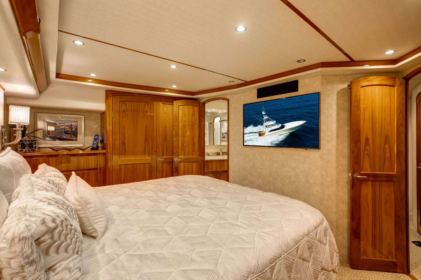 2015 Viking 70 Convertible - Image 7