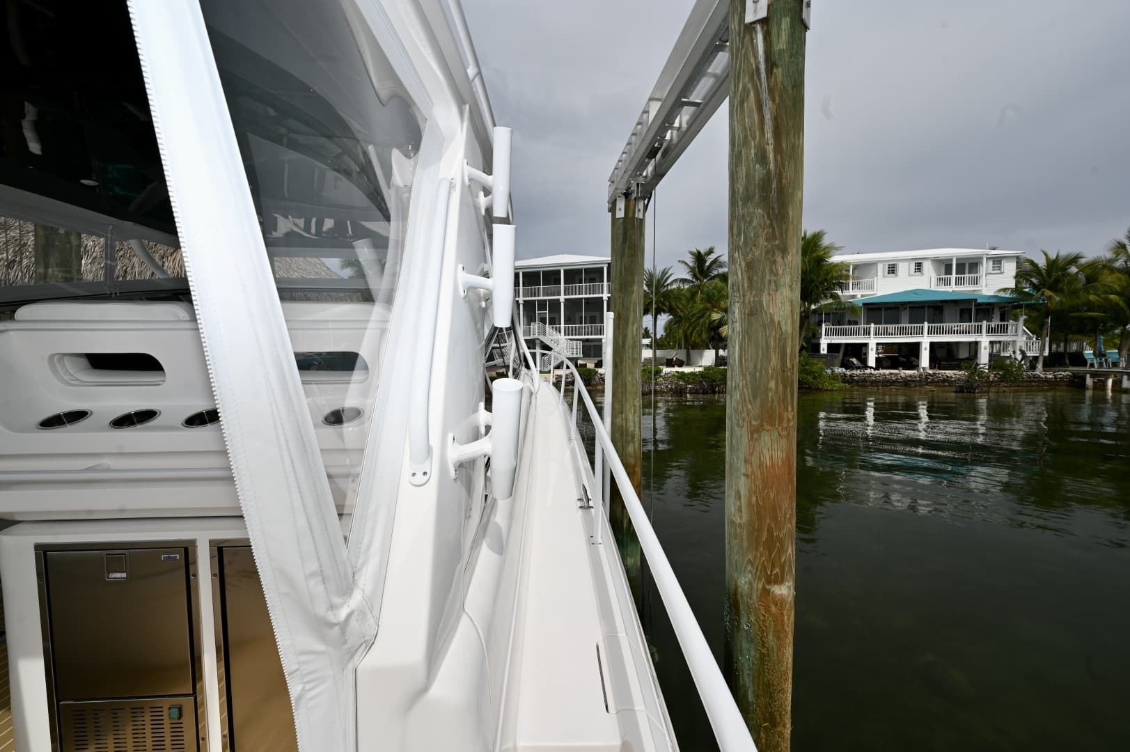 2019 Intrepid 475 Sport Yacht - Image 28