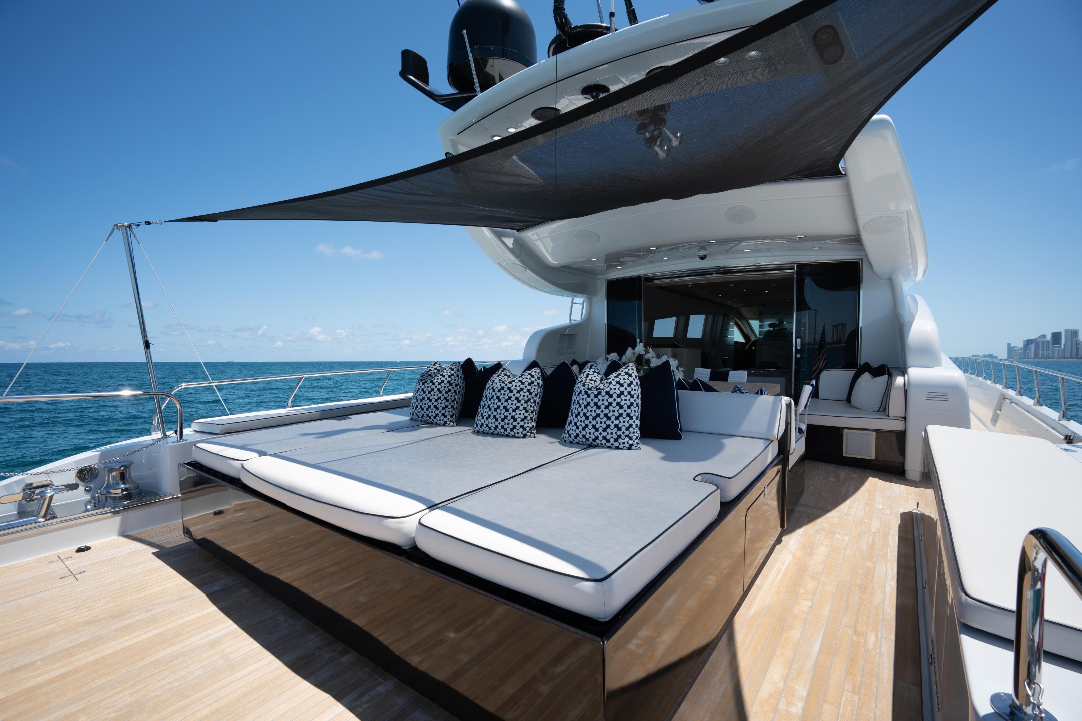 Luxurious 2008 Arno Leopard 31 yacht deck with sunbeds and ocean view.