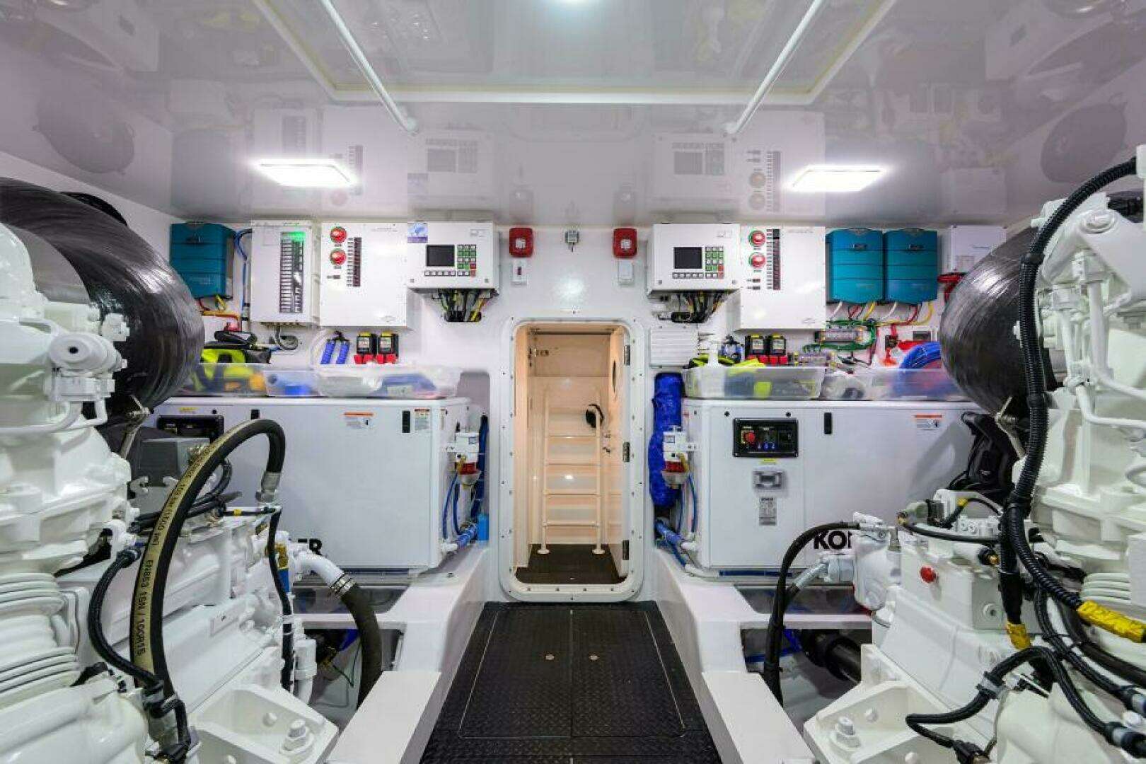 2024 Viking 80 Convertible - Image 39