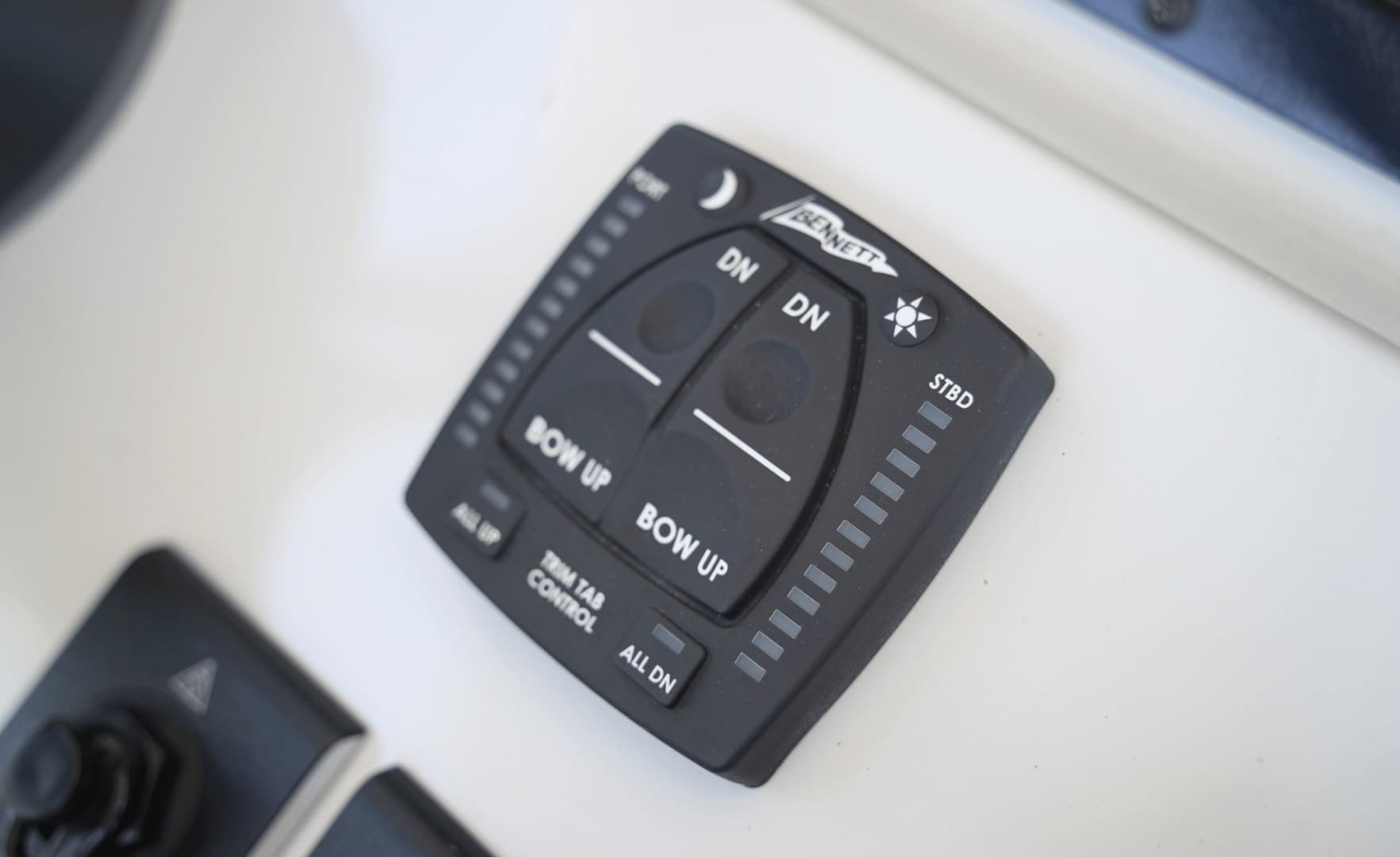 2023 Cobia 320CC - Image 33
