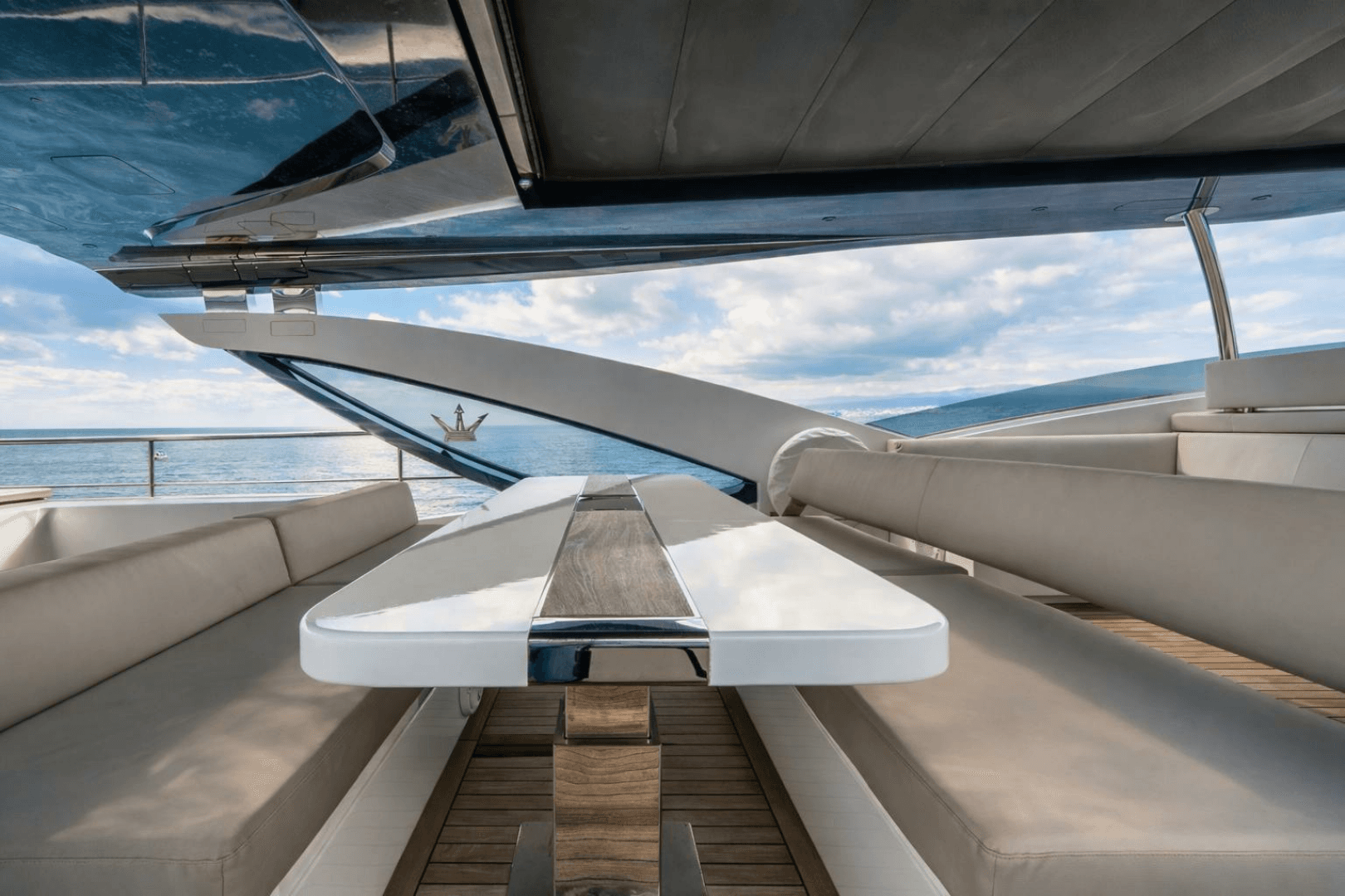 2018 Dominator Yachts Dominator Ilumen - Image 32