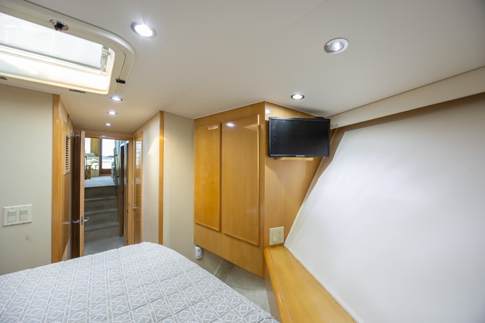 2000 Hatteras 50 Convertible - Image 26