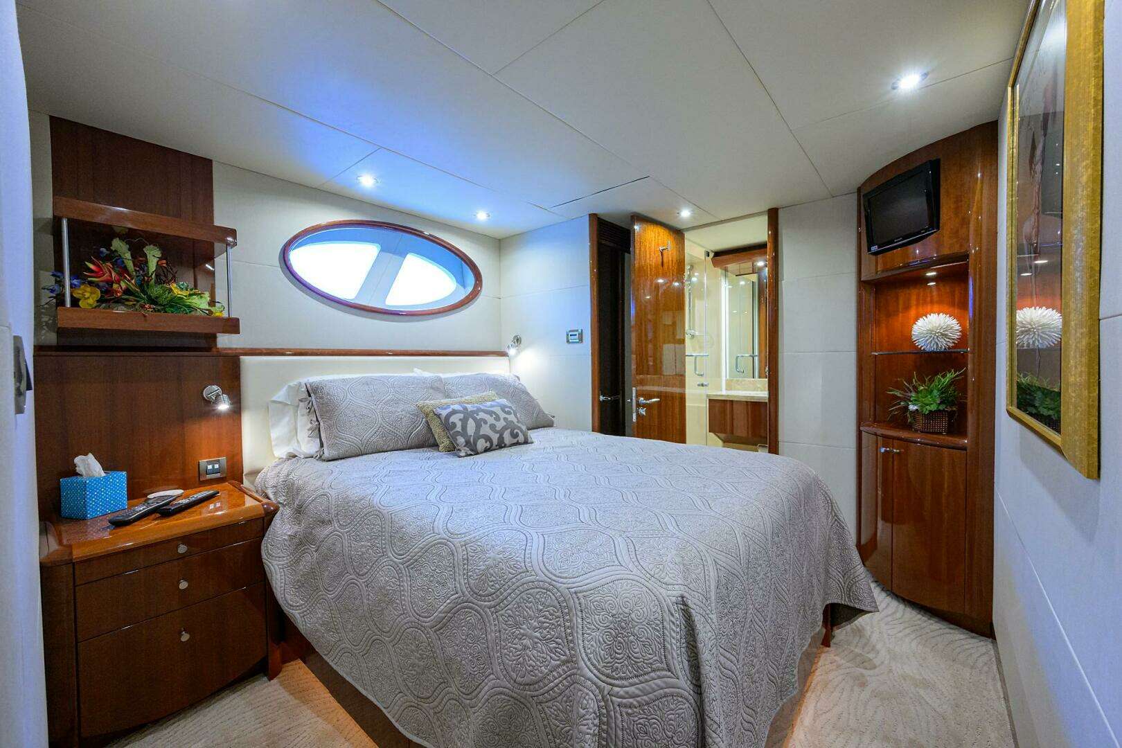 2007 Lazzara Yachts 80 Enclosed - Image 27