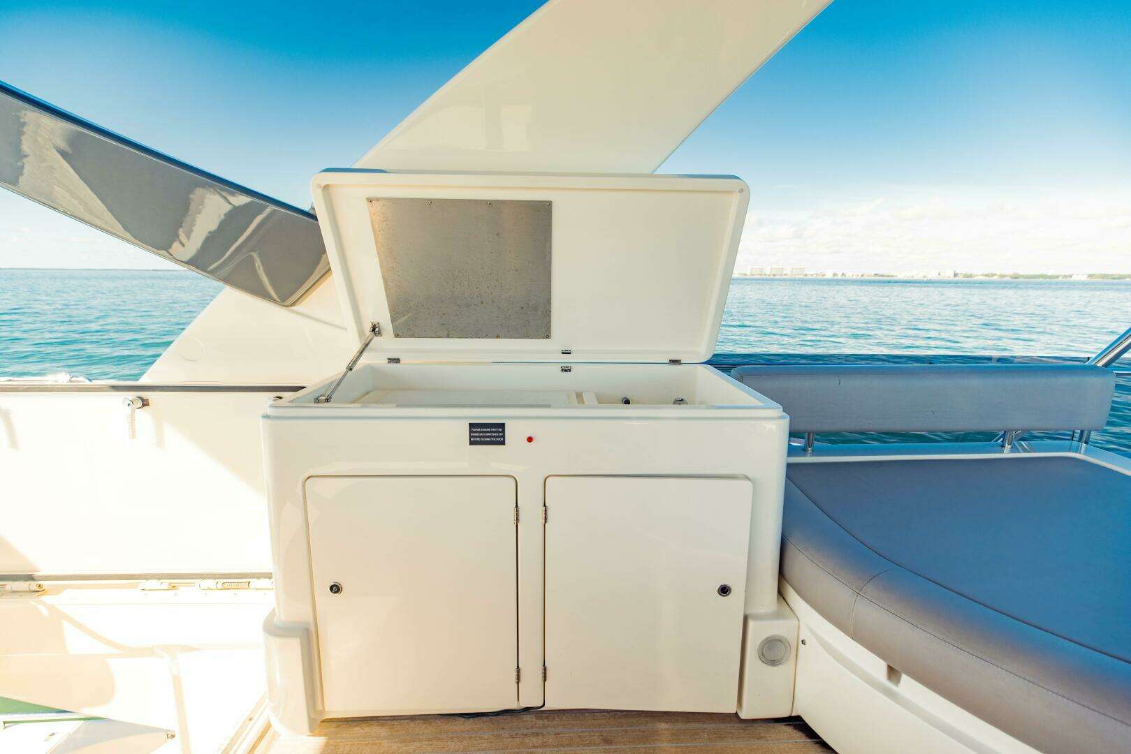 2017 Ferretti Yachts 750 - Image 37