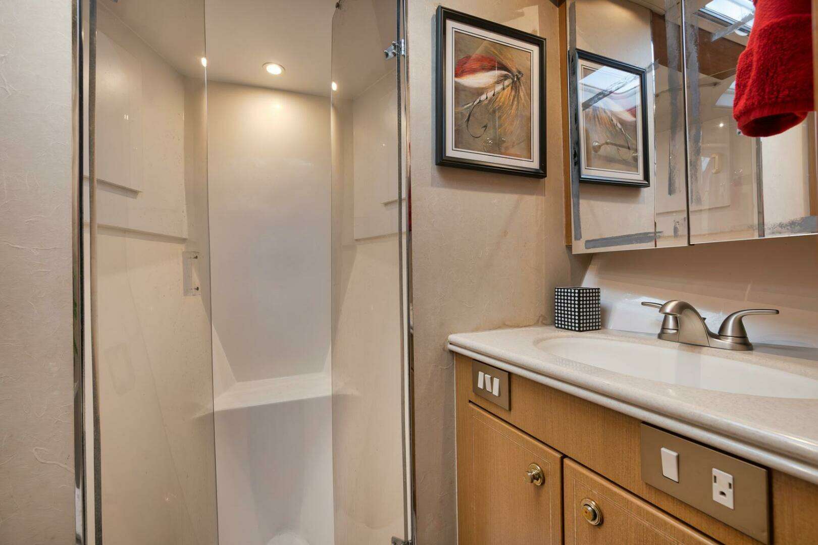 2004 Ocean Yachts 57 Enclosed Bridge Convertible - Image 17