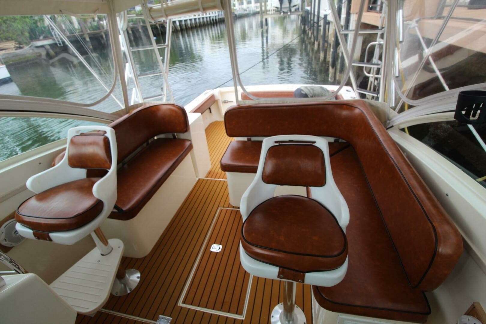 2006 Albemarle 320 Express - Image 16