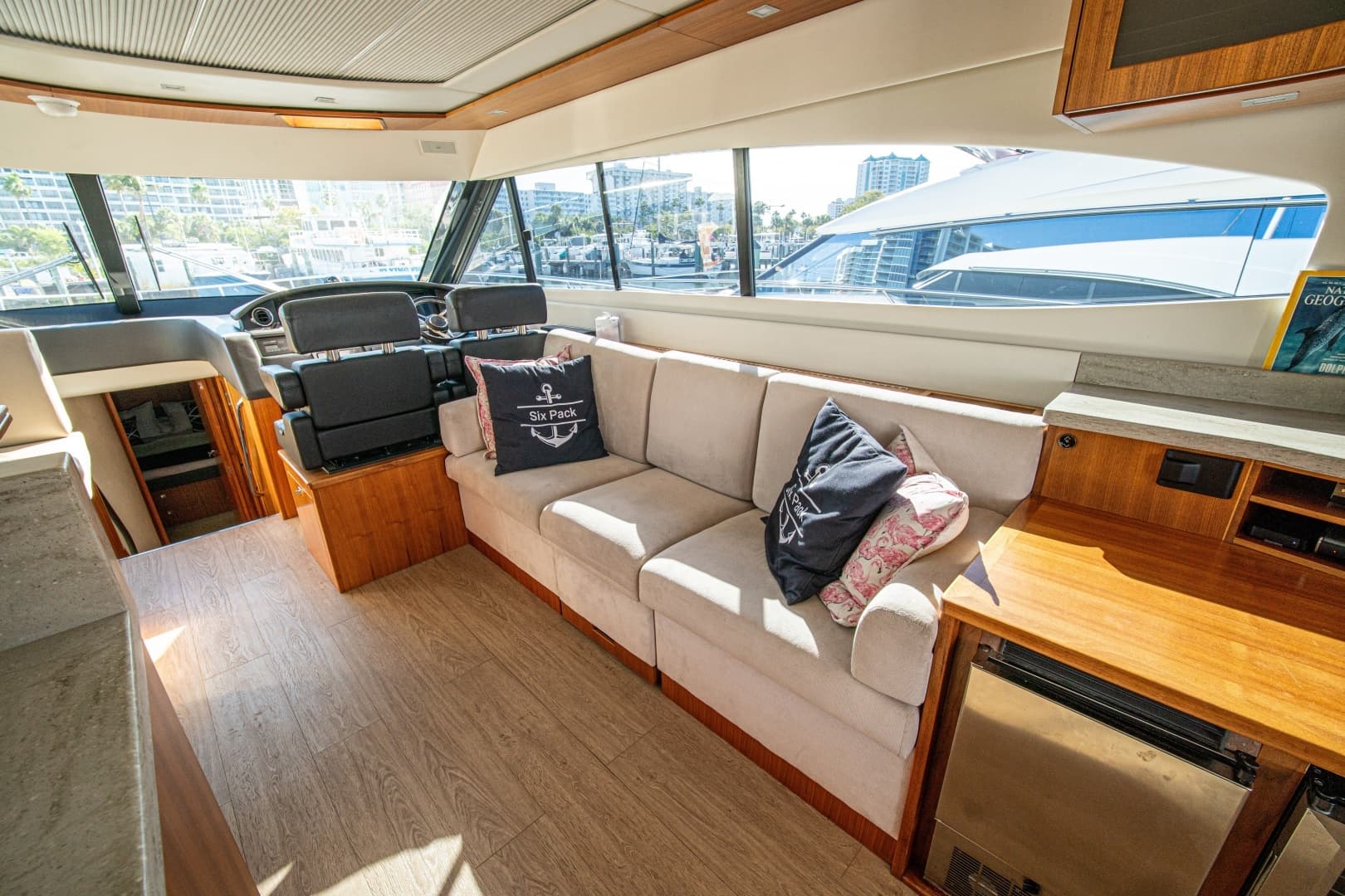 2015 Riviera 6000 Sport Yacht - Image 30