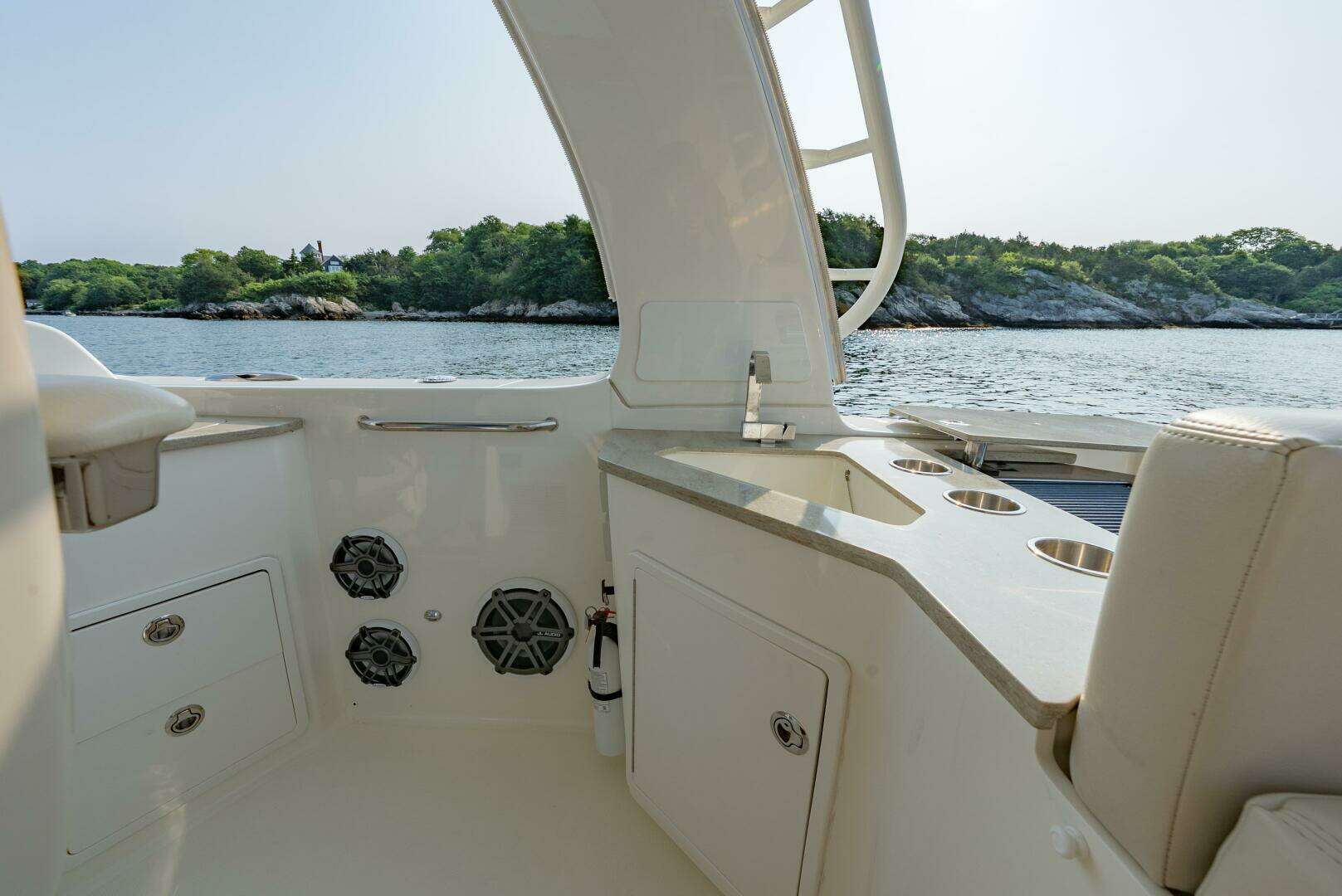 2019 Boston Whaler 350 EX Realm - Image 18