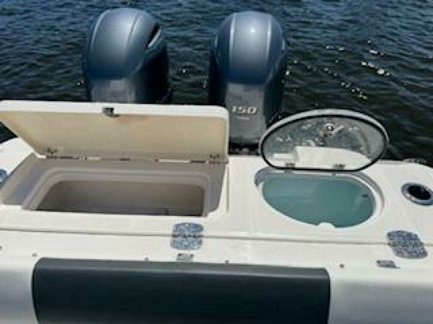 2022 Robalo R242 Center Console - Image 21