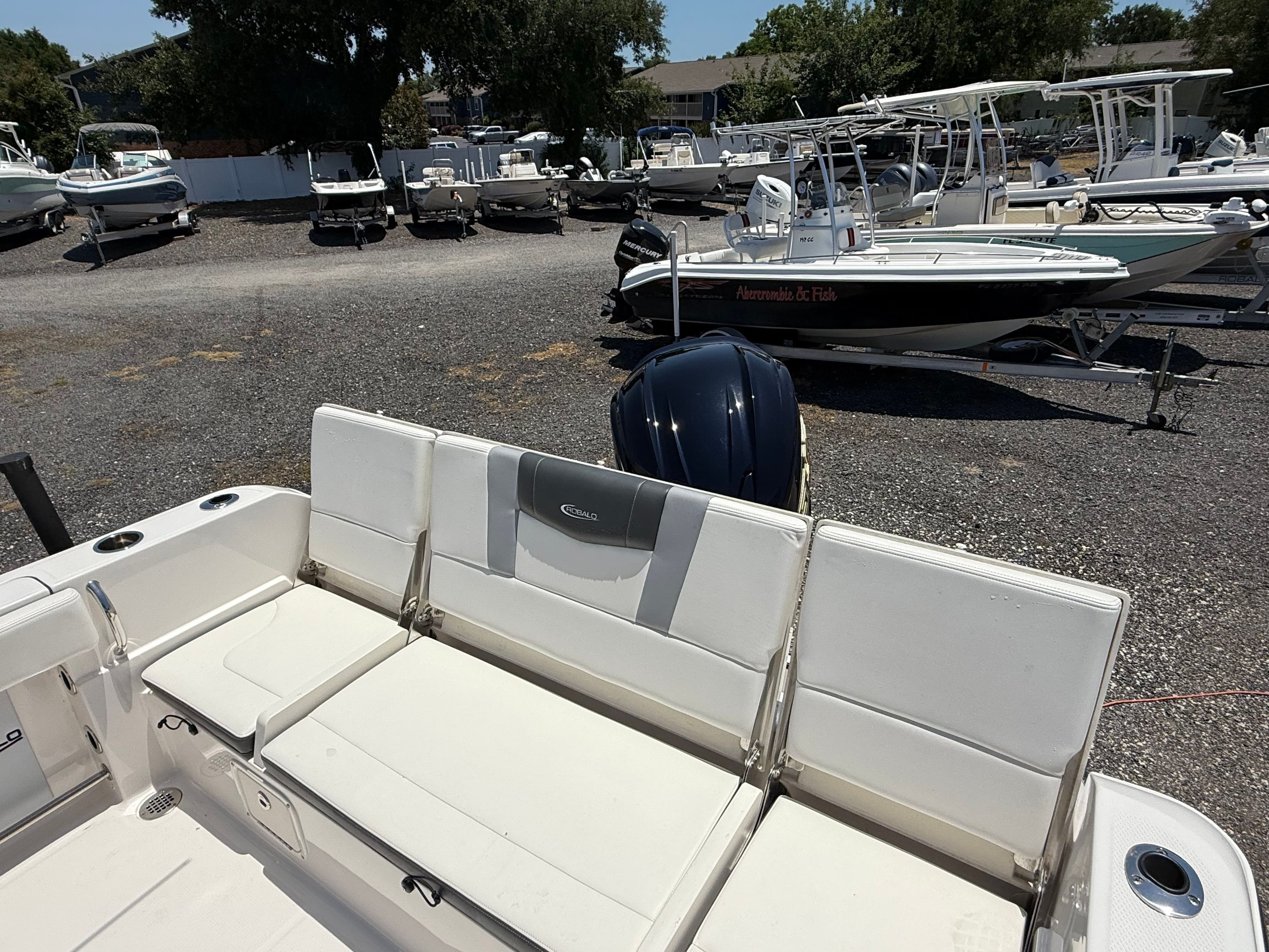 2022 ROBALO 230 CC - Image 11
