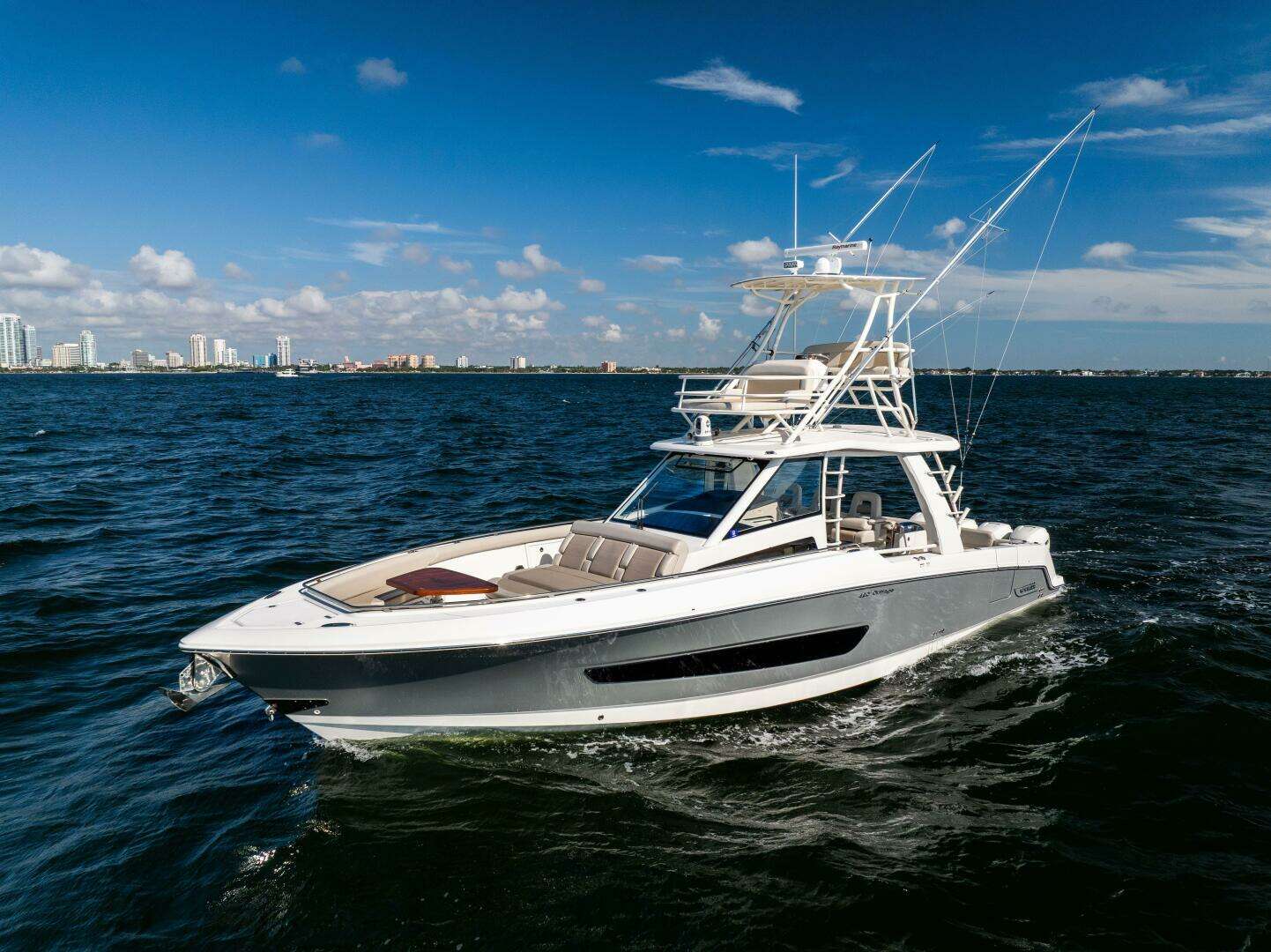 2021 Boston Whaler 420 Outrage - Image 3