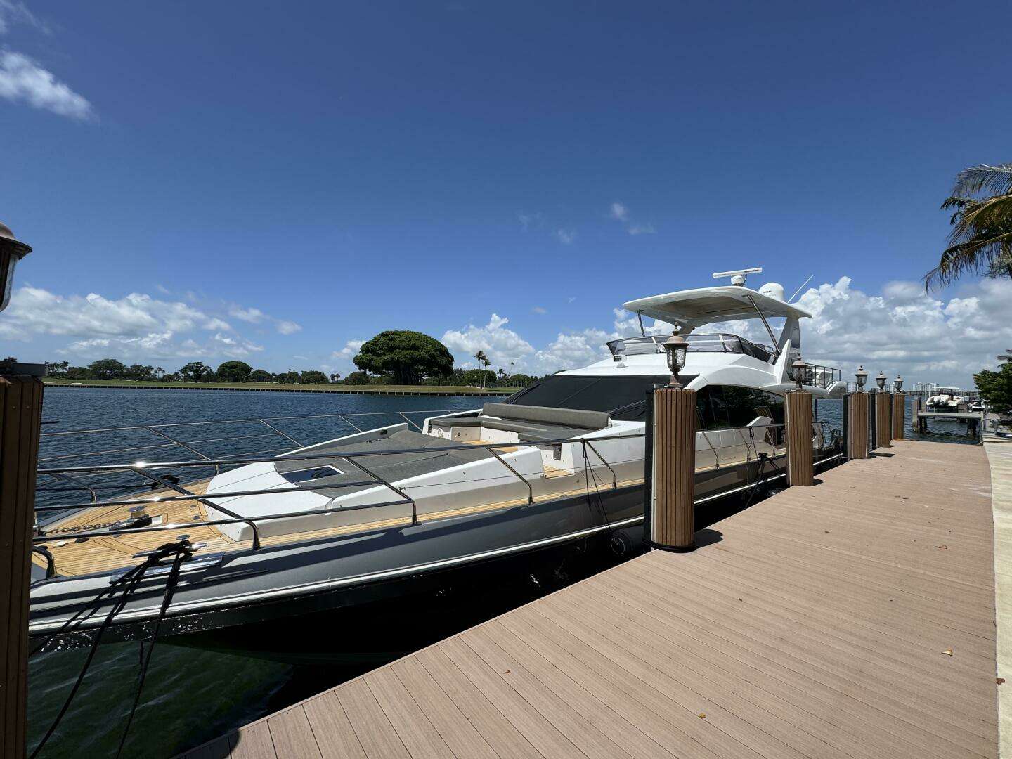 2018 Azimut 66 Flybridge - Image 13