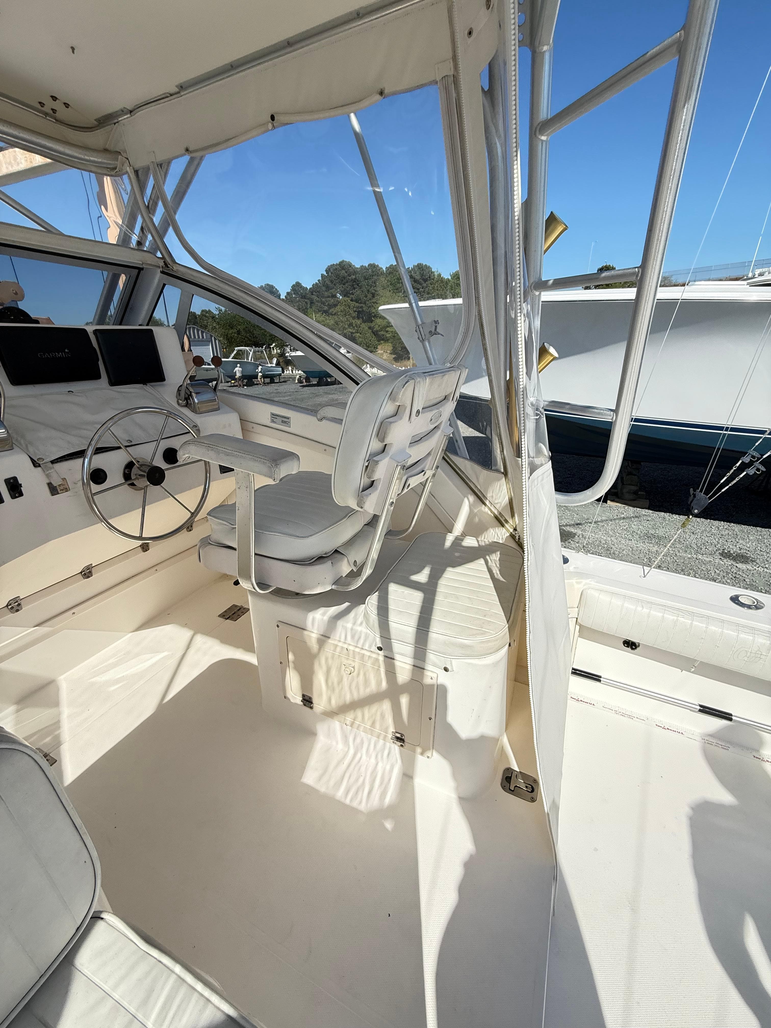 2001 Albemarle 280 Express Sport Fisherman boat interior with helm and seating.