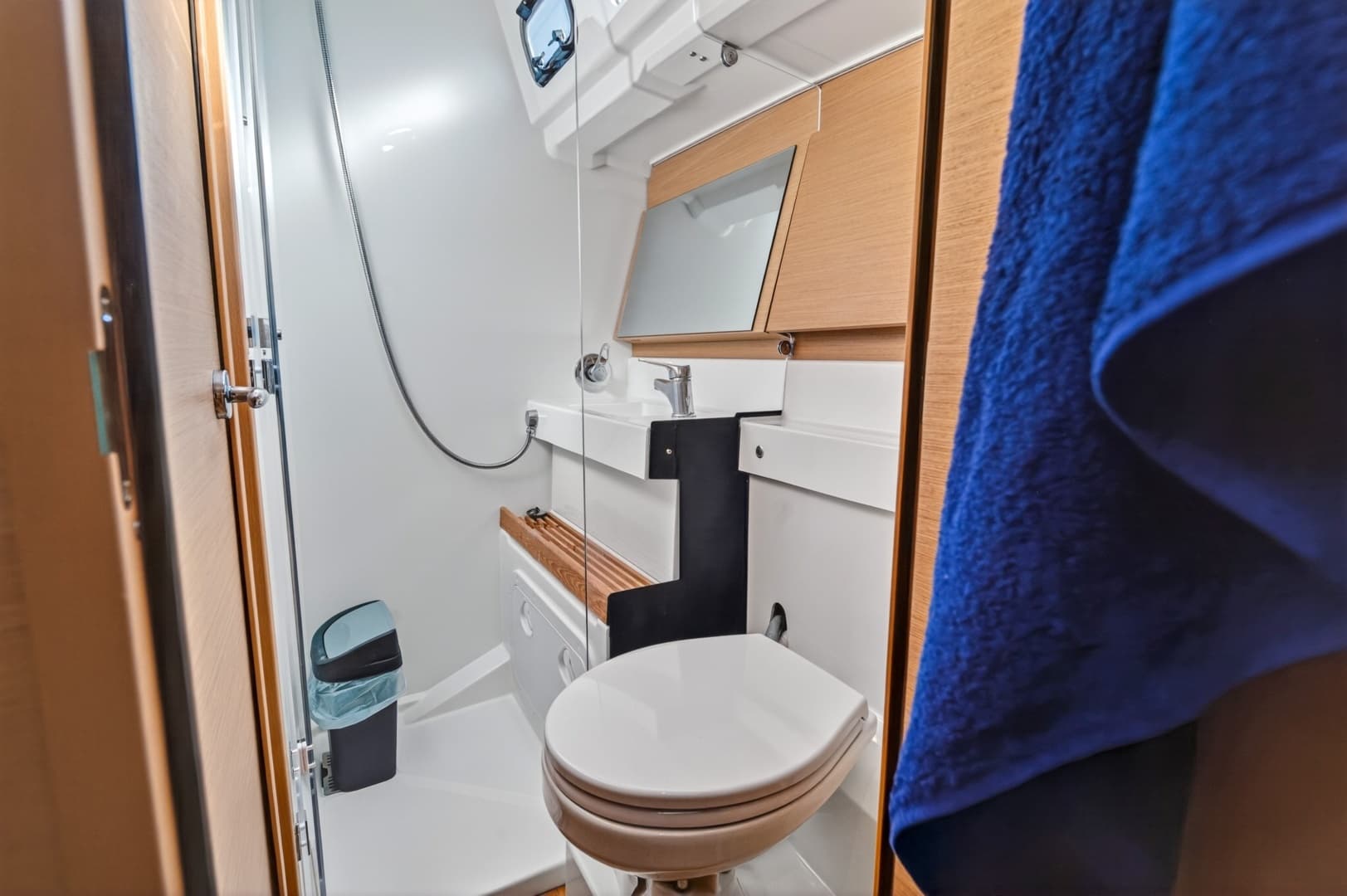 2019 Jeanneau Sun Odyssey 490 - Image 48