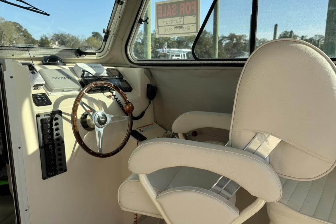 2006 Parker 2520 XL Sport Cabin helm with steering wheel and navigation equipment.