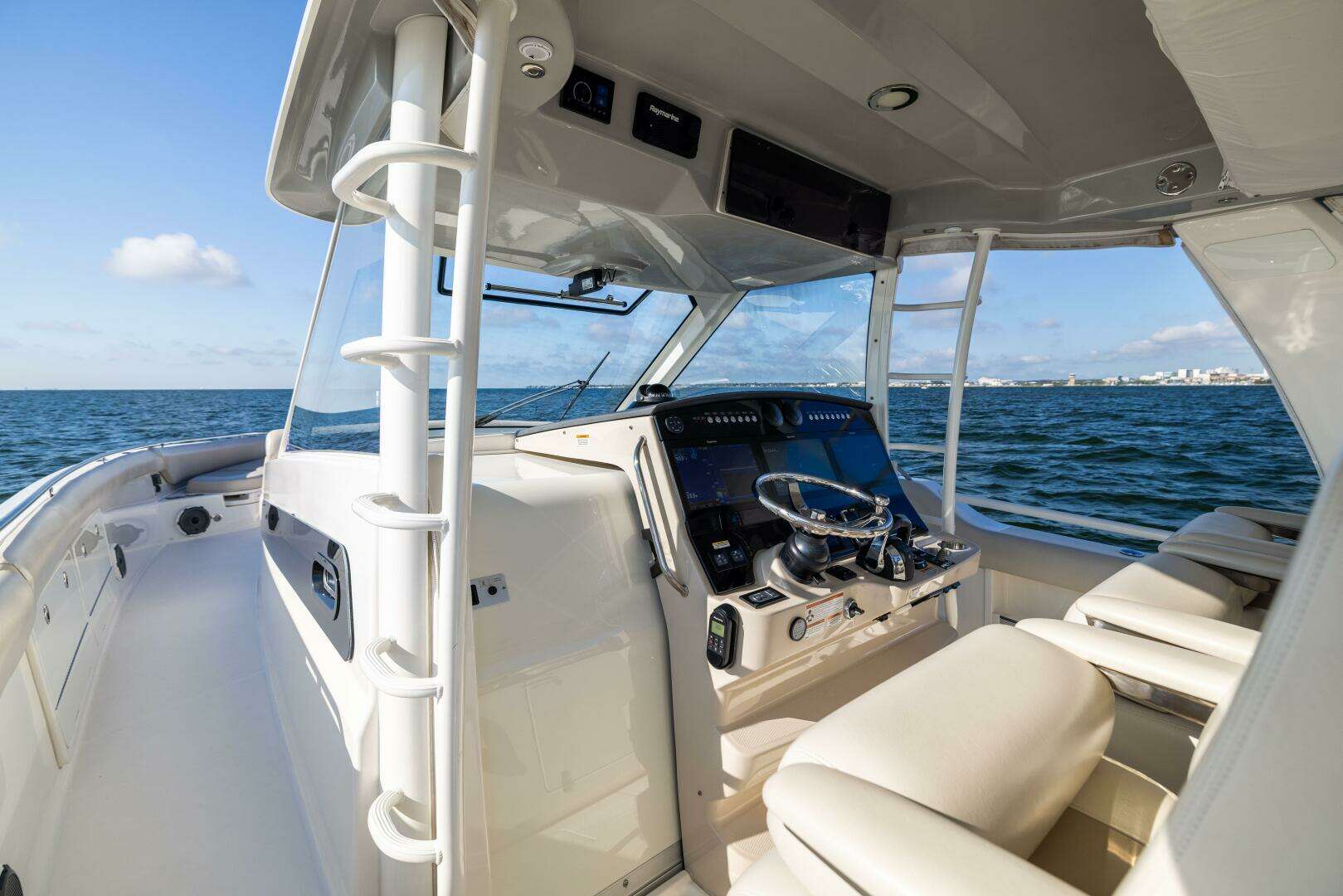 2021 Boston Whaler 420 Outrage - Image 49
