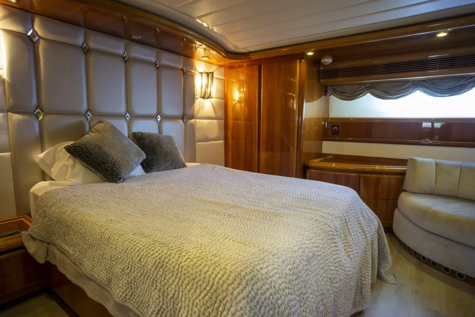 2000 Ferretti Yachts Custom Line 94 - Image 31