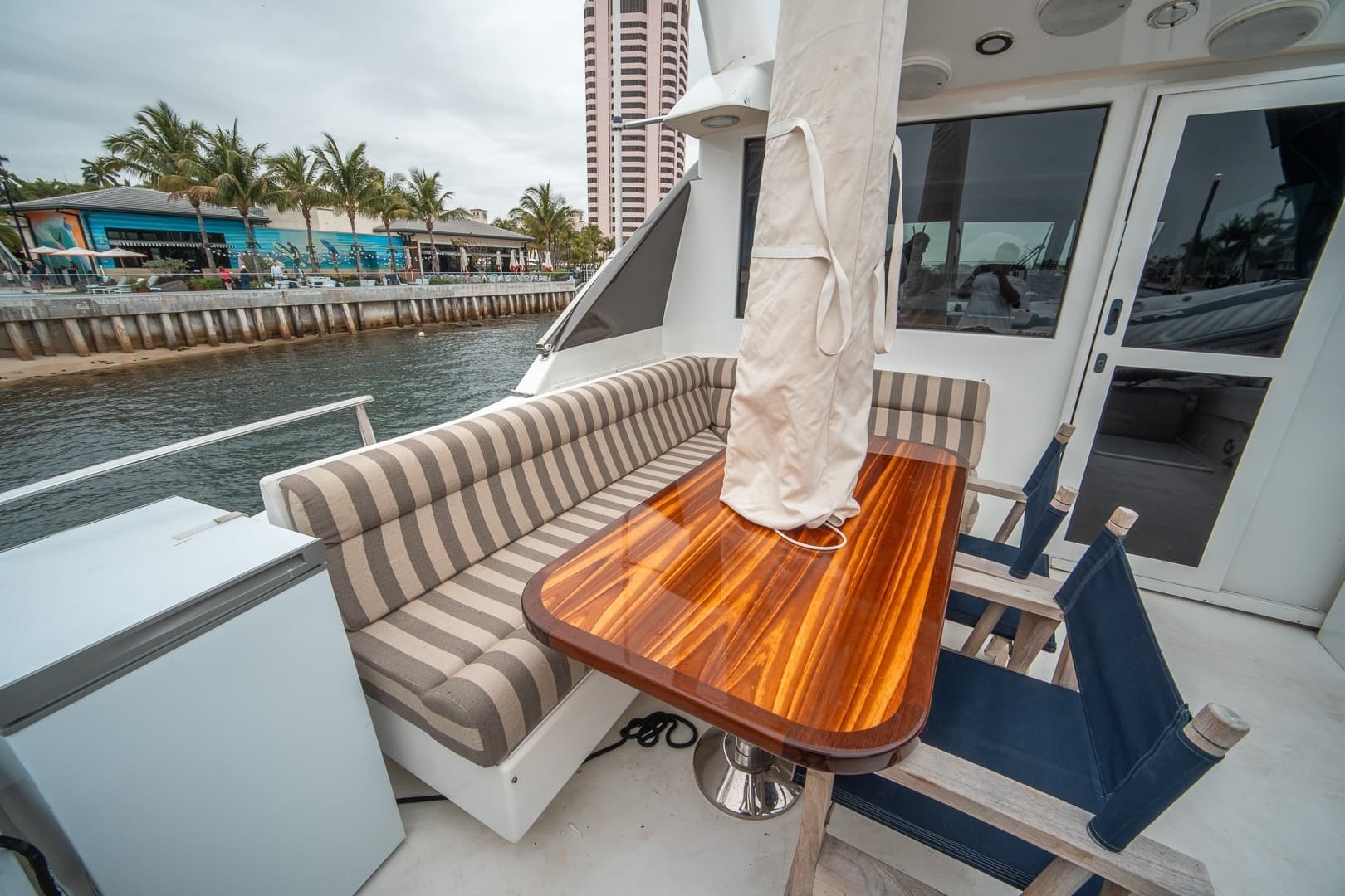 2000 Lazzara Yachts 76 Skylounge - Image 53