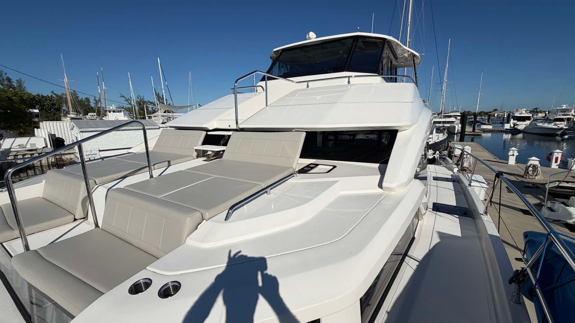 2025 Aquila 54 ENCLOSED BRIDGE - Image 9