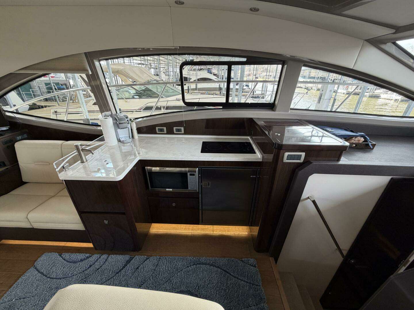2017 Sea Ray 400 Sundancer - Image 10