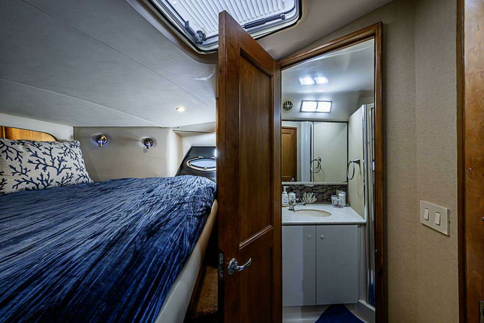 2000 Silverton 442 Cockpit Motoryacht - Image 28