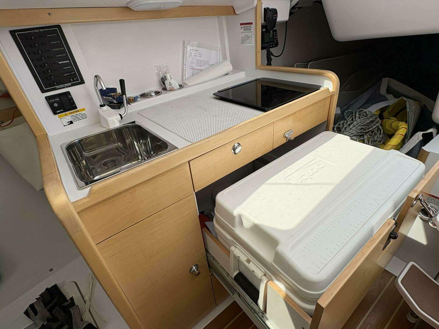 2018 Catalina 275 Sport - Image 32