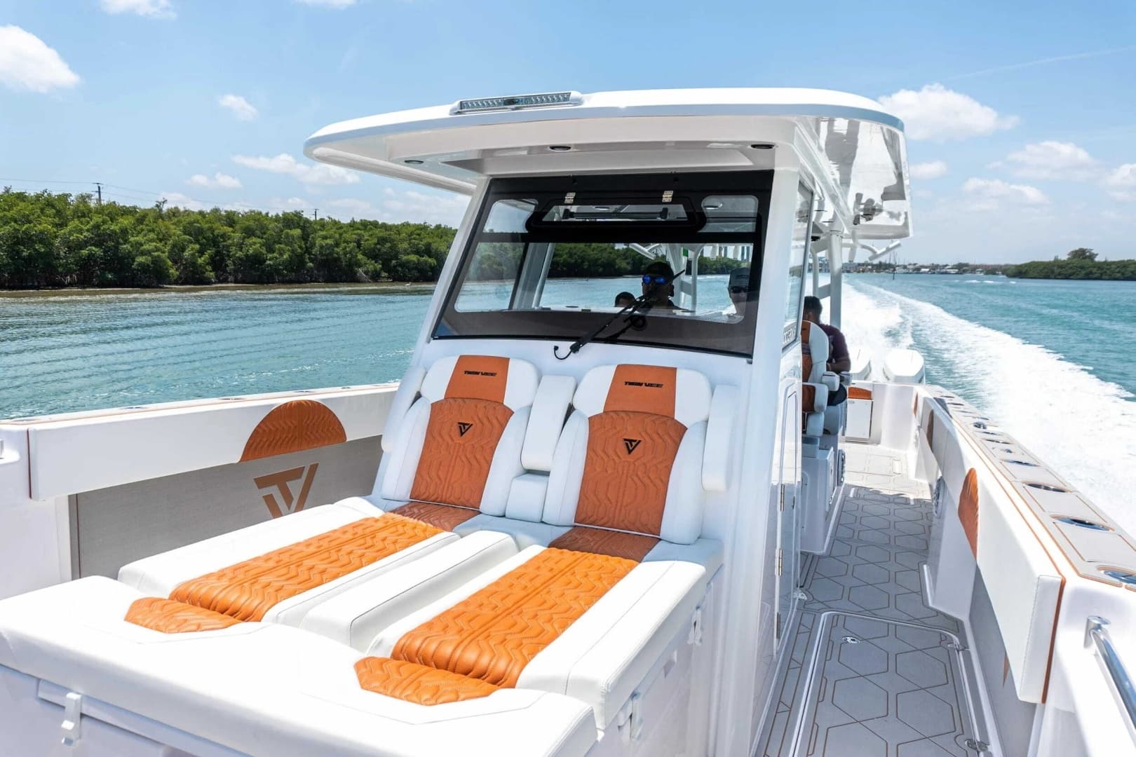 2026 Twin Vee 400 GFX2 CC - Image 7