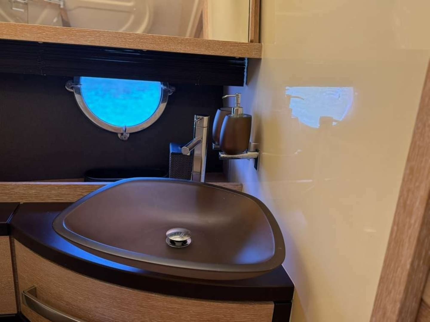 2014 Azimut 64 - Image 22